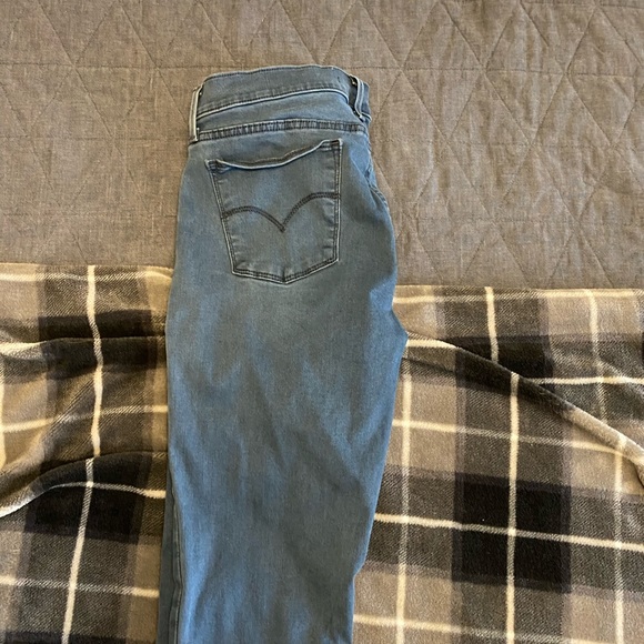 Levi Skinny Jeans - Picture 1 of 2